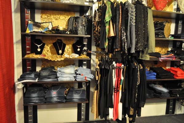 S ladies boutique Opening